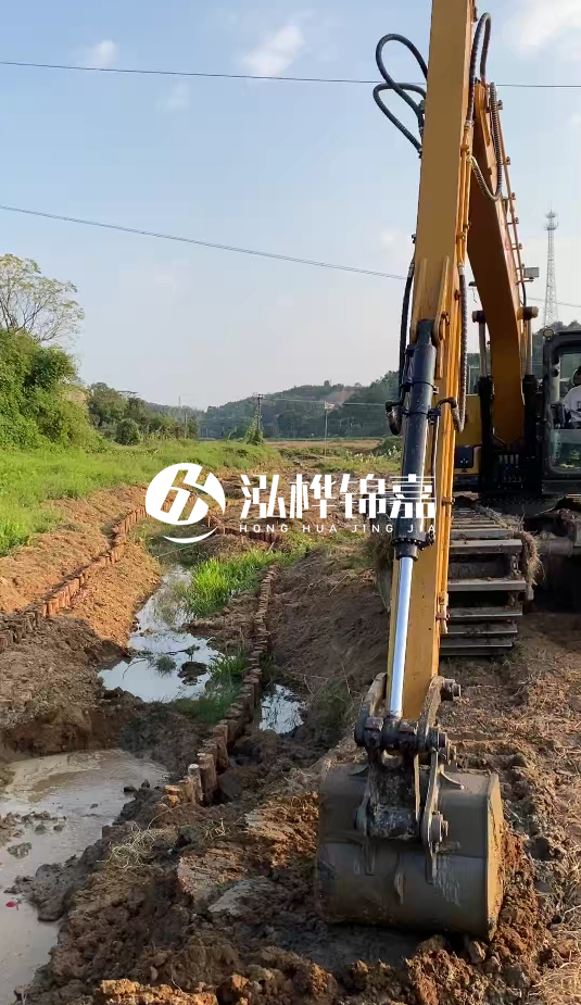 青島河道清淤專業(yè)施工-水挖機(jī)清淤適合哪些河道狀況？