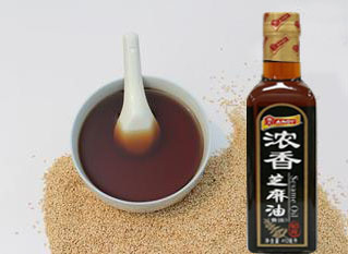 跟隨時代發(fā)展，不做落伍的芝麻油灌裝機(jī)