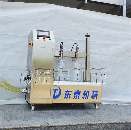 如何清洗小型食用油灌裝機(jī)？東泰告訴你